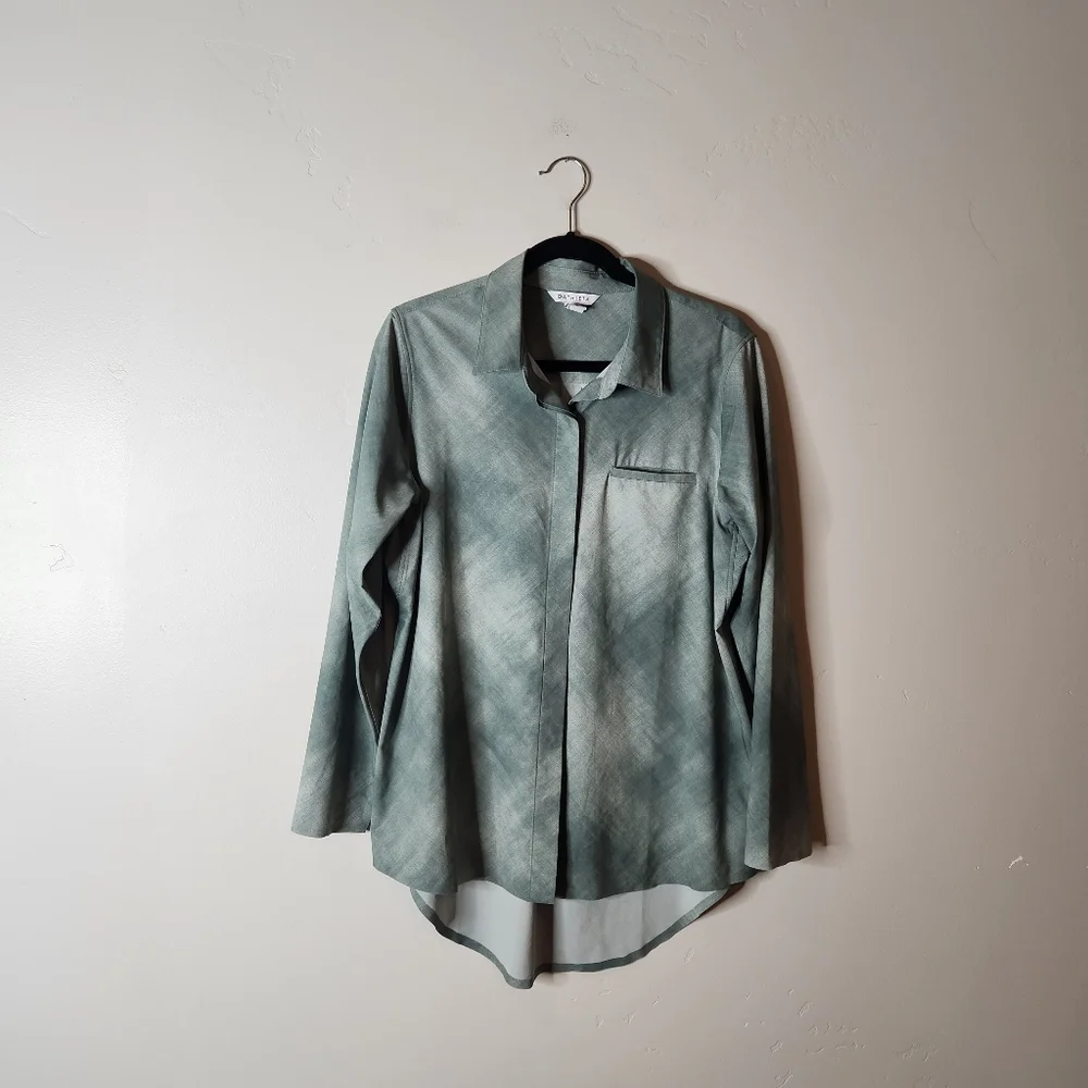 ATHLETA Urbanite Top Long Sleeve Button Up Shirt Size Medium - Picture 3 of 7